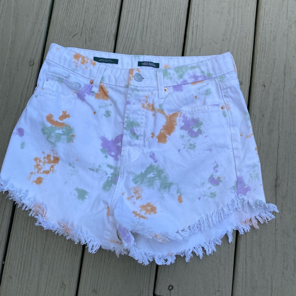 WILD FABLE - White Denim Tie-Dye Frayed Hem Women High-Rise Shorts, Size: 6